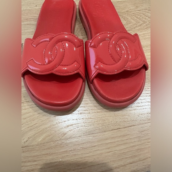 Chanel sandal gently worn in great condition - Picture 3 of 5